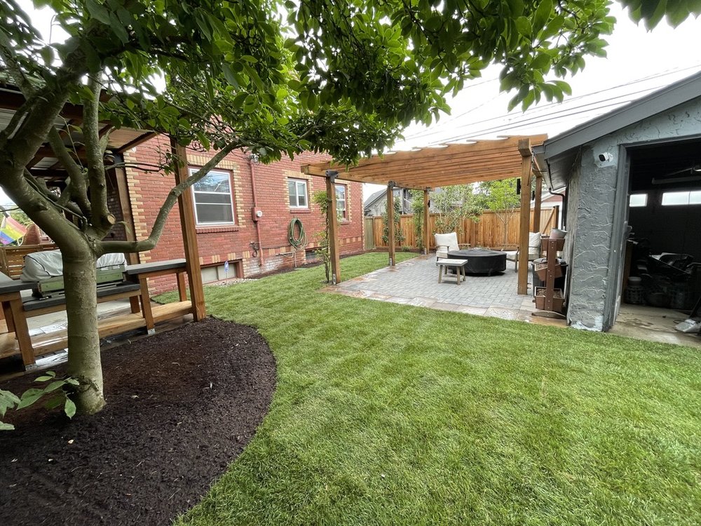 ssl1 West Seattle outdoor pergola.