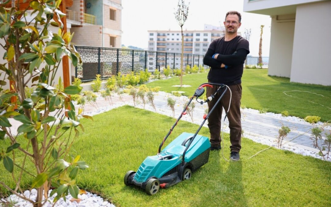 Testing battery-powered landscape equipment in real-world conditions.