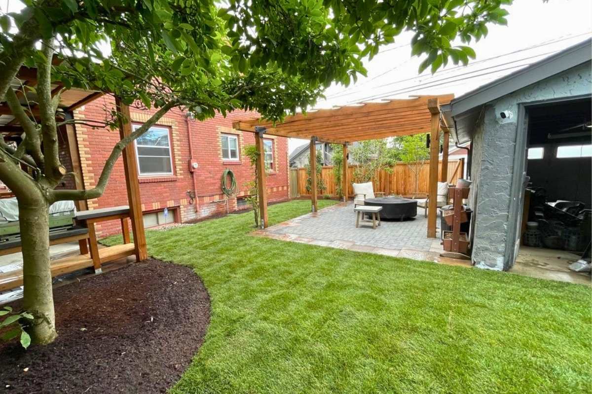 Outdoor covered patio besides the house. 