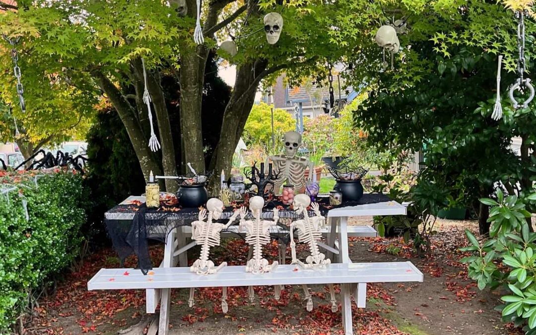 Seattle yard with decor that highlights Halloween garden ideas